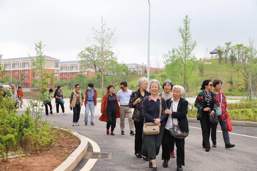 5bb0720d75fe4f2a8e82af95dea99044.jpg 5bb0720d75fe4f2a8e82af95dea99044.jpg