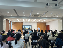开展本学期第七期家长沙龙活动