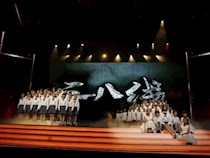 长郡中学合唱团亮相第11届金鹰节开幕式，与萌叔韩磊同台演出