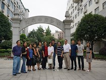 越洋千里归故土 此生难忘母校情 —记38届知名校友李迪强后代回母校寻根